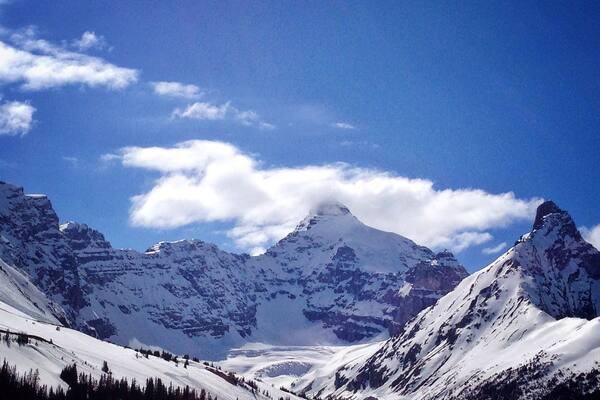 Approaching the Icefields are these spectacular mountains along the Icefield Parkway. Several slabs of snow were seen falling from the sides of the mountain.