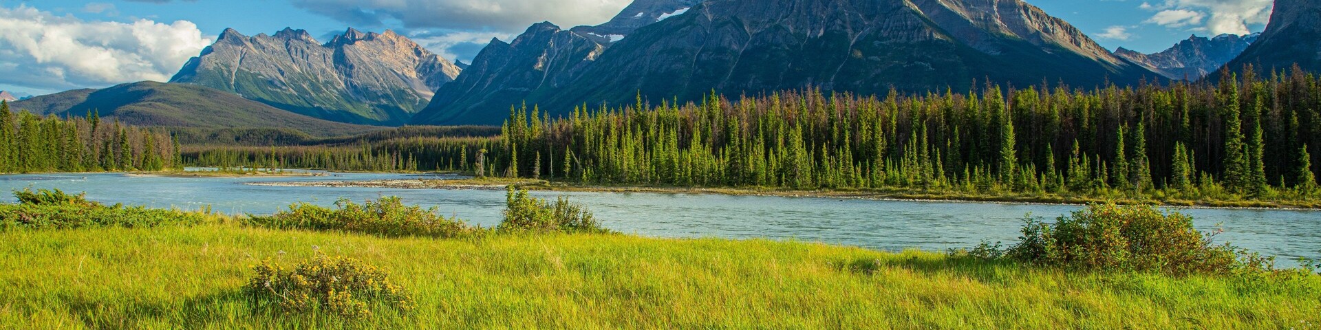 Icefields Parkway showing a river or creek, mountains and tranquil scenes