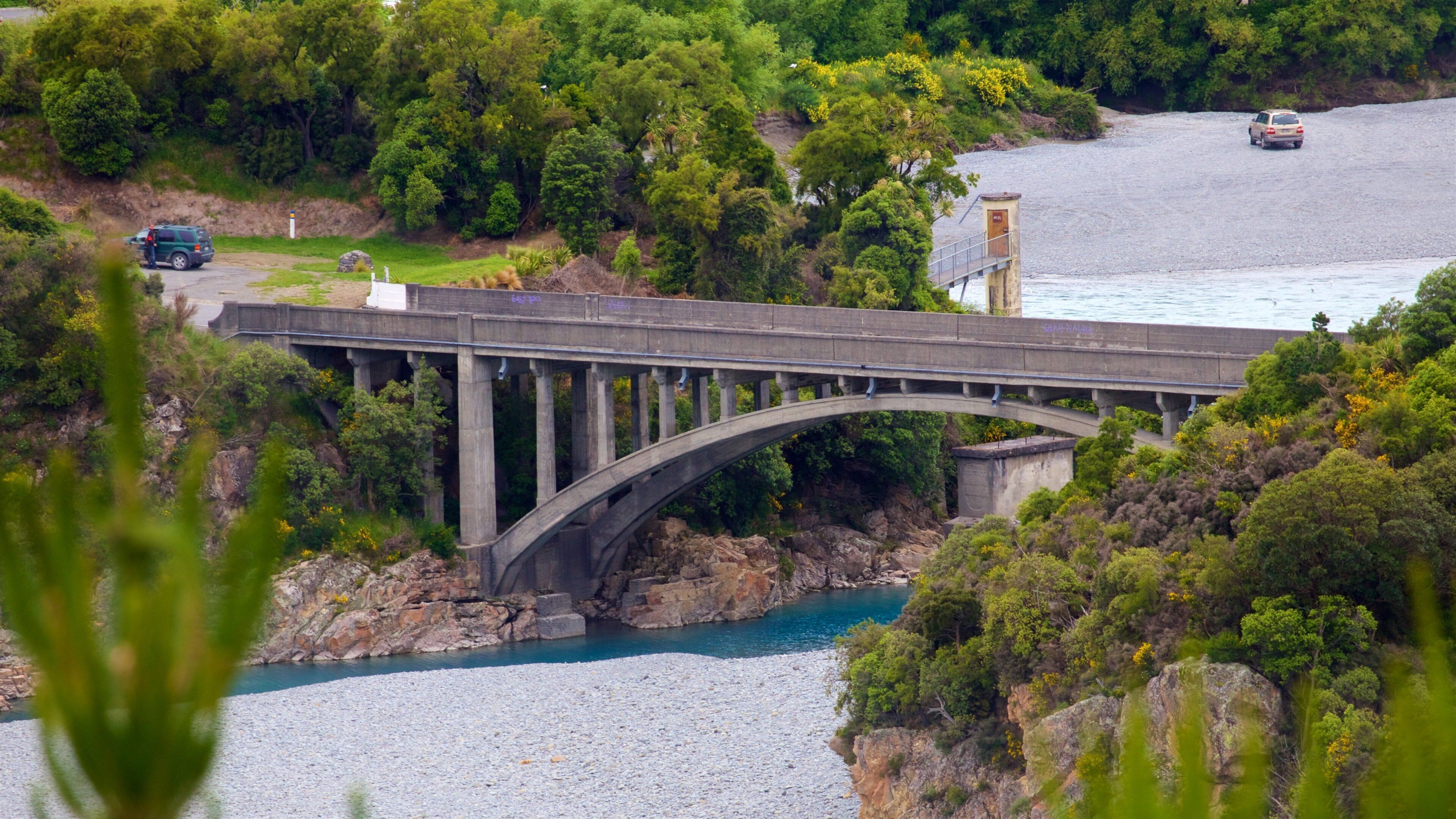 Rakaia Gorge แสดง แม่น้ำหรือลำธาร และ สะพาน