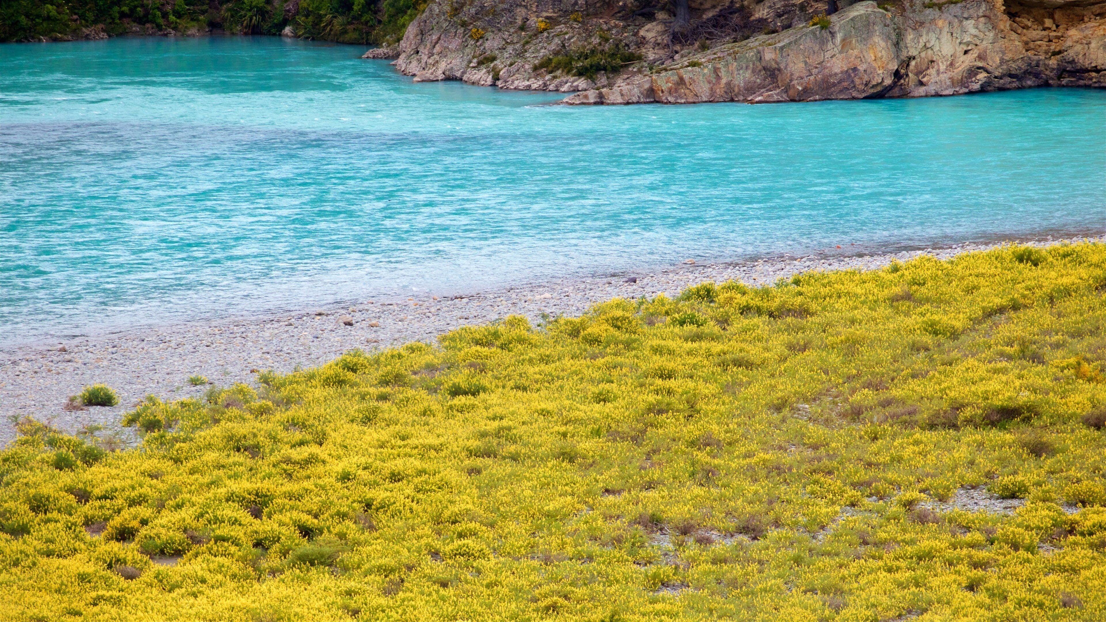 Rakaia Gorge showing a lake or waterhole