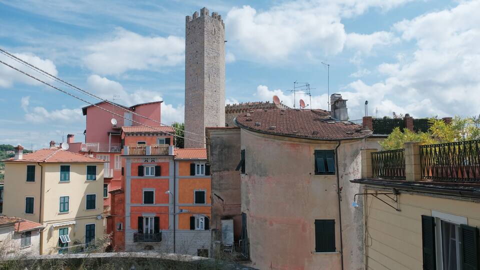 Il centro storico della cittadina di Arcola in provincia di La Spezia, Liguria, Italia.