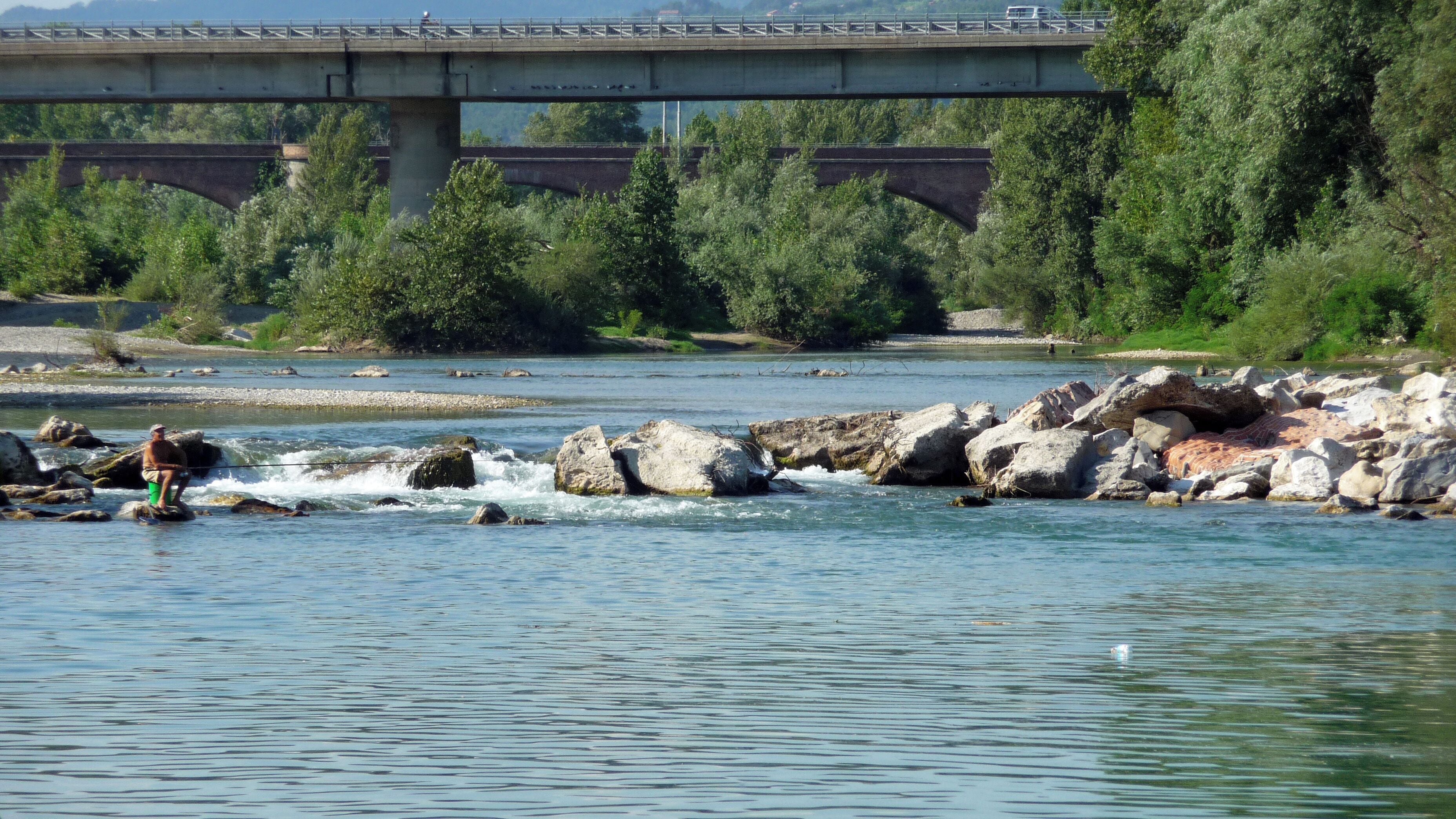 Riva del fiume Magra