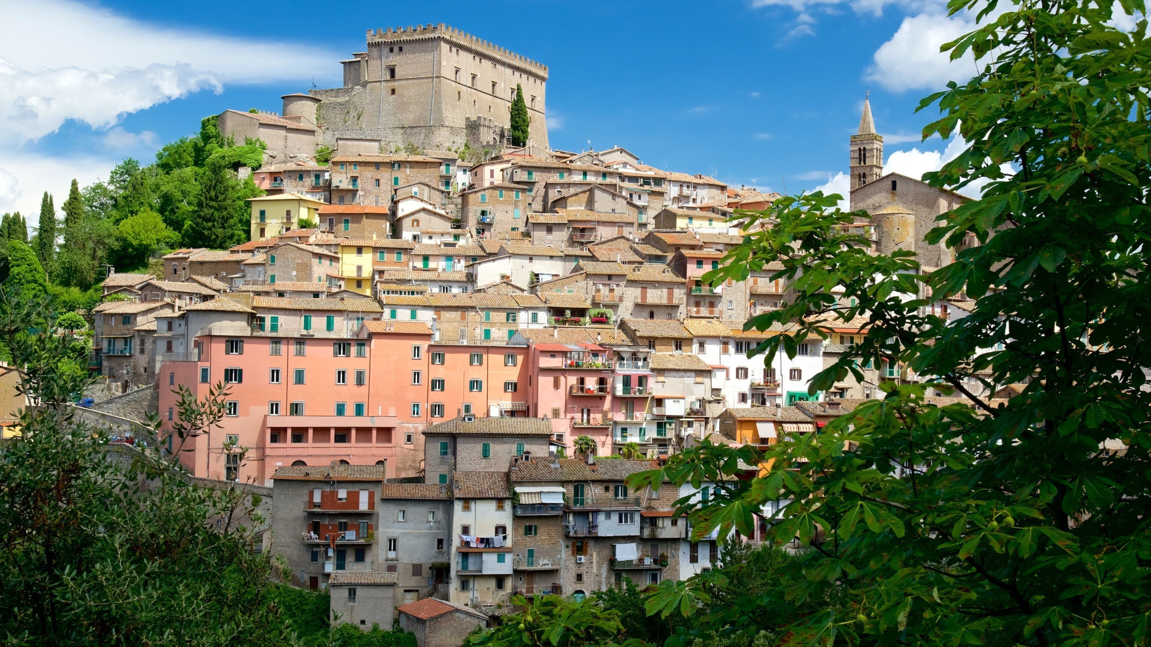 Soriano nel Cimino mostrando patrimonio de arquitectura y una ciudad