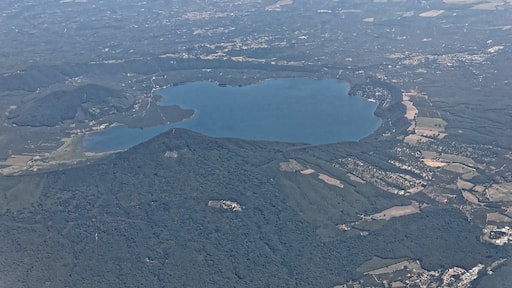 Bilder vom Flug -Rom-Düsseldorf-Hamburg 2013 Dieses Foto entstand in Zusammenarbeit mit Stadtbesichtigungen.de Die Seiten Stadtbesichtigungen.de, der dazugehörige Reise Blog sowie die Facebookseite: Stadtbesichtigungen Rom dürfen dieses Bild für Ihre Veröffentlichungen ohne den Hinweis auf Wikipedia, Commons bzw der Lizenz verwenden. Die Verantwortlichen habe von mir (Ra Boe) die Originaldaten zur freien Verfügung übermittelt bekommen.
