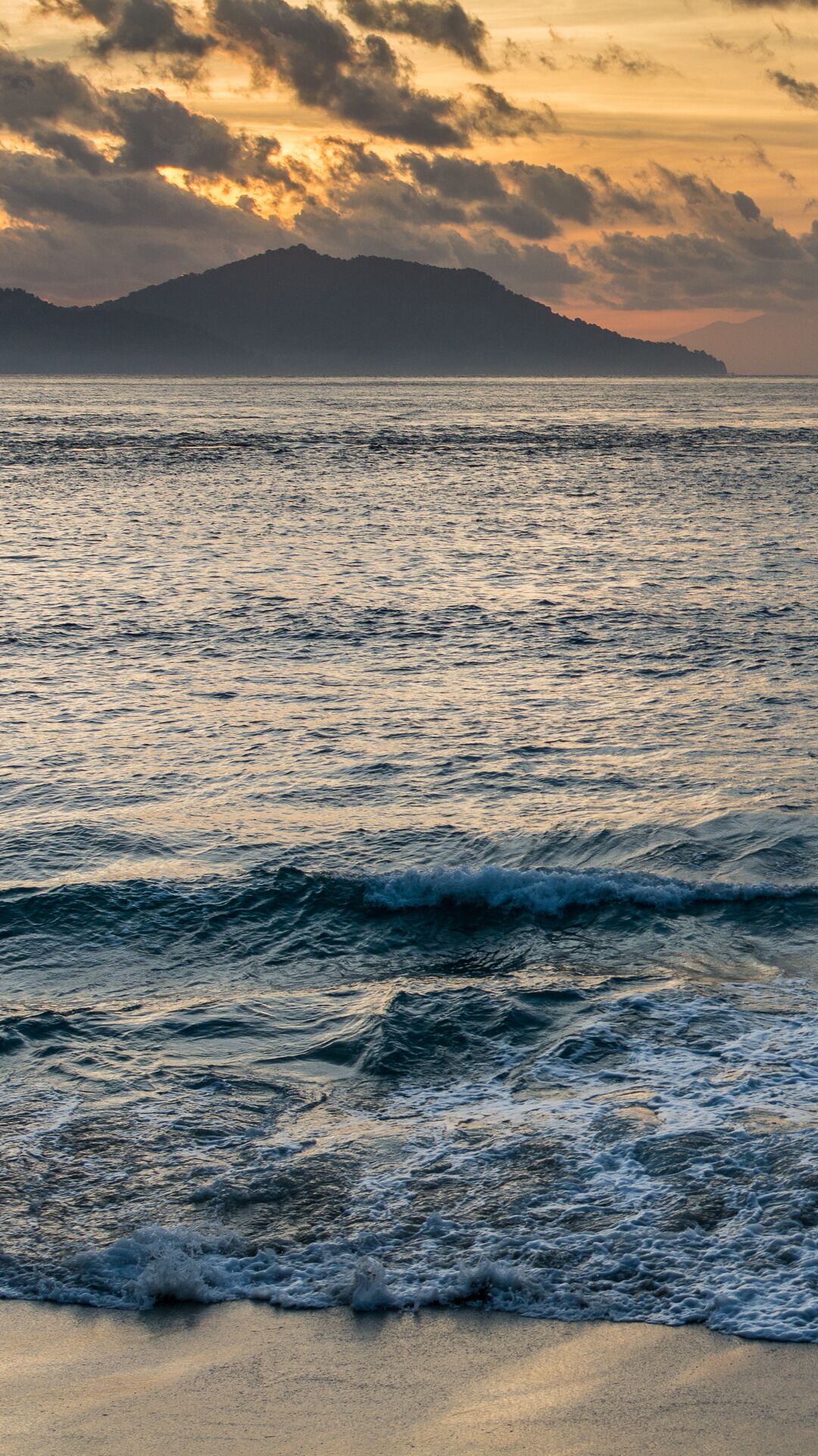 Beach in bali 🌊🌴. #padangbai #bali #beach
