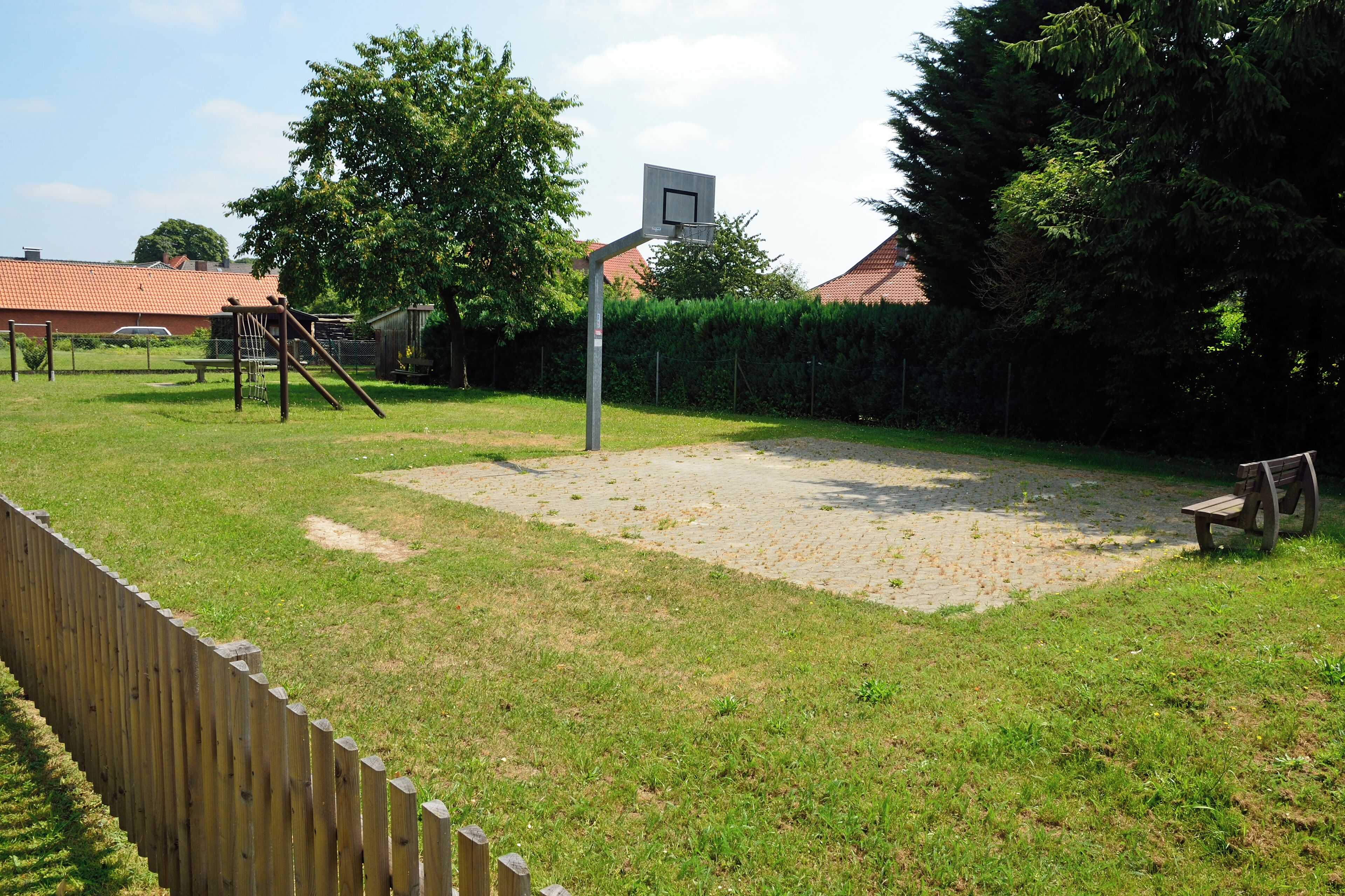 Einer der Spielplätze in Sophiental (Wendeburg), Hinterm Dorfe