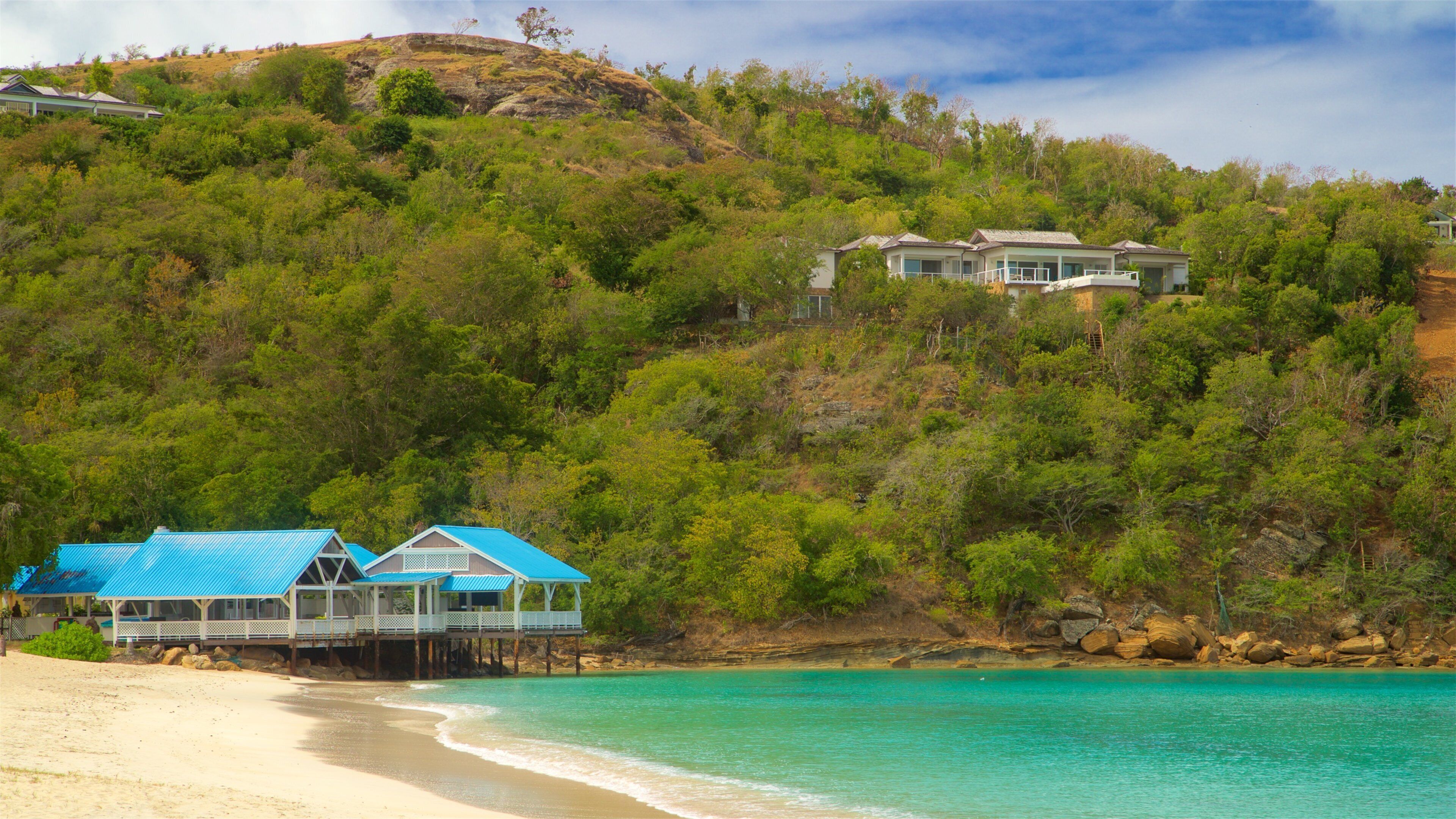 Deep Bay que incluye una playa y vista general a la costa