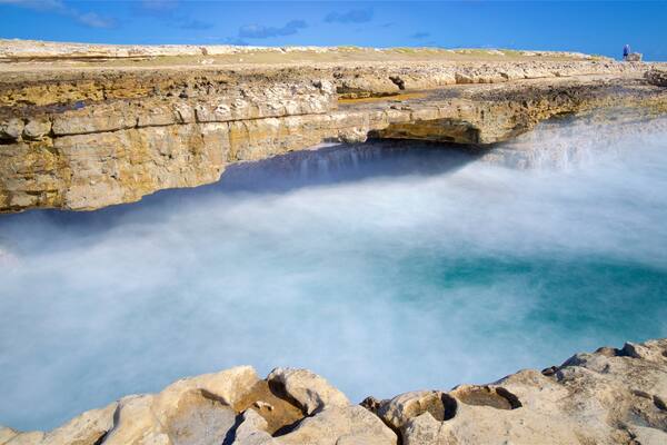 Devil\'s Bridge featuring general coastal views, rugged coastline and waves