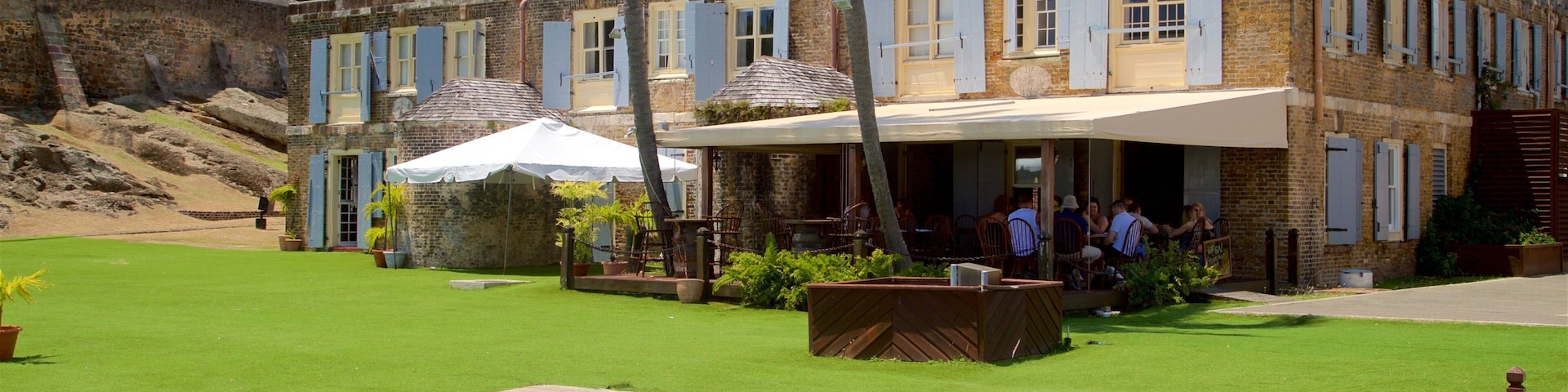 Nelson\'s Dockyard mostrando um jardim