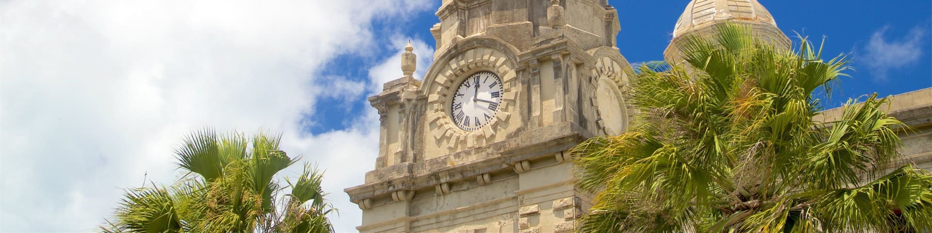 Antigua which includes heritage elements