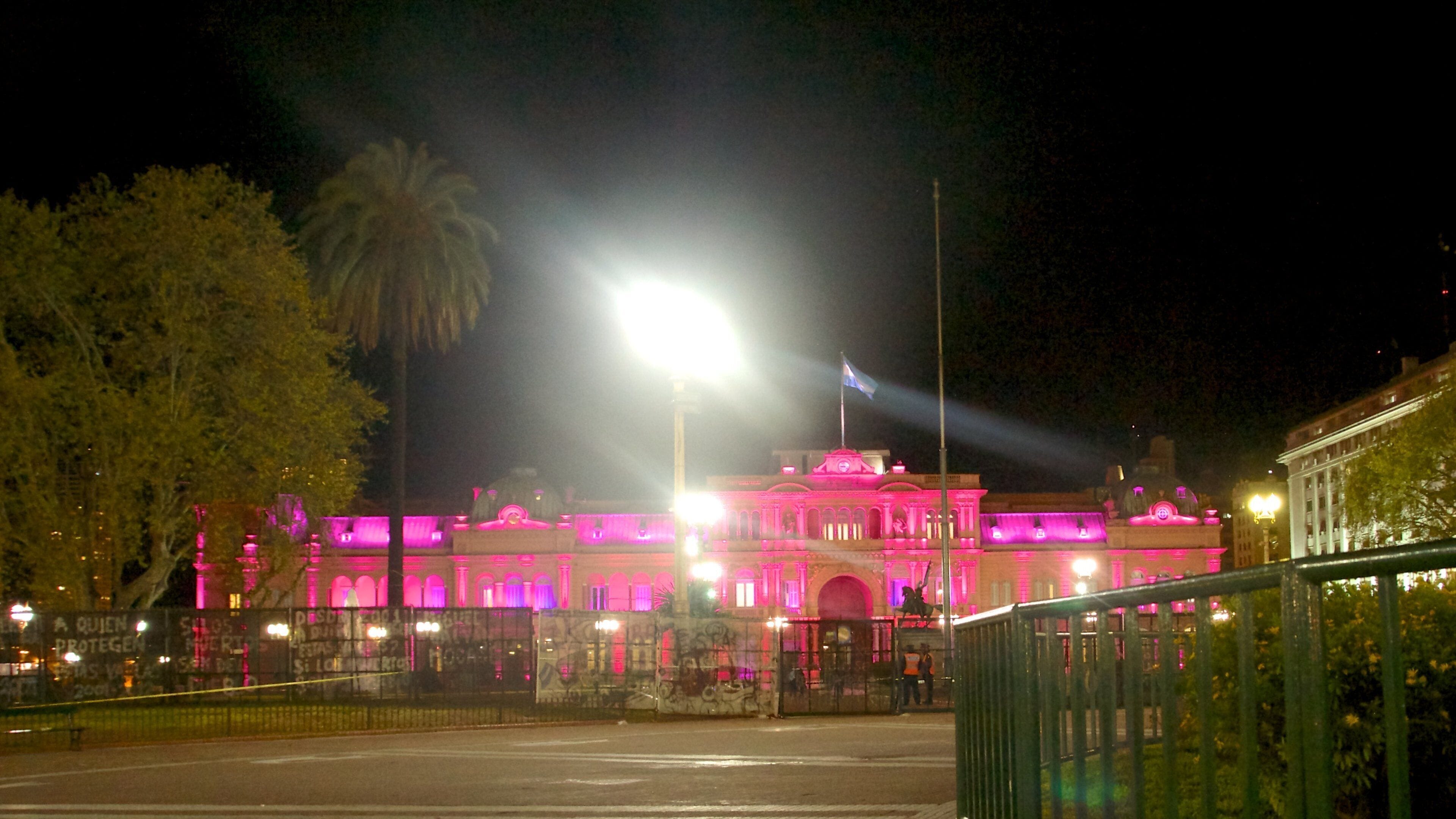 Casa Rosada showing heritage elements, heritage architecture and night scenes