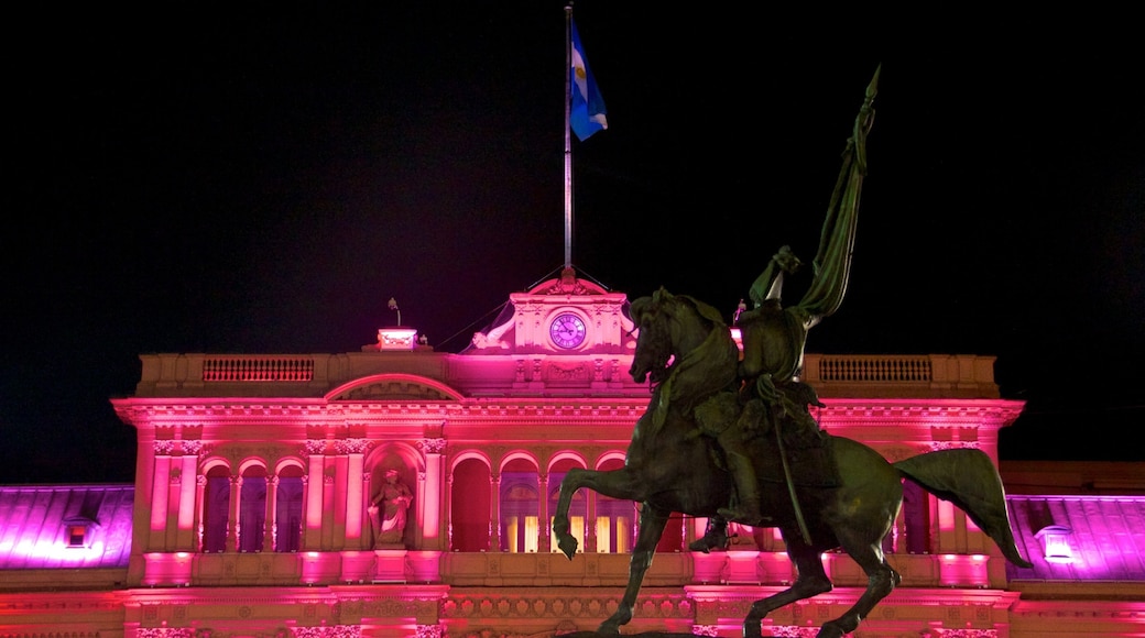 Casa Rosada featuring a monument, château or palace and night scenes