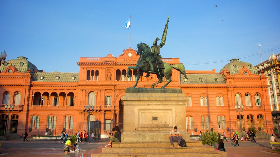 Casa Rosada which includes a square or plaza, a monument and heritage architecture
