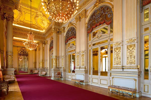 Teatro Colón welches beinhaltet Theater und Innenansichten