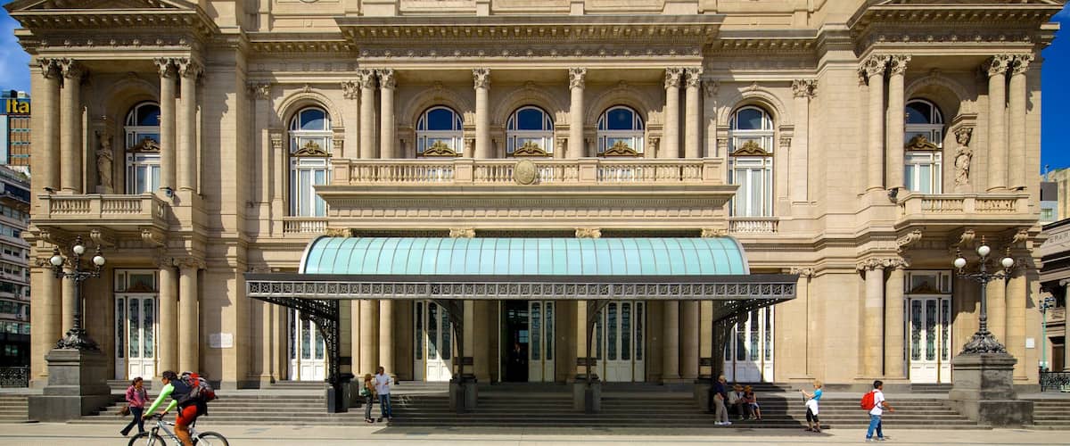 Teatro Colon showing heritage architecture and street scenes