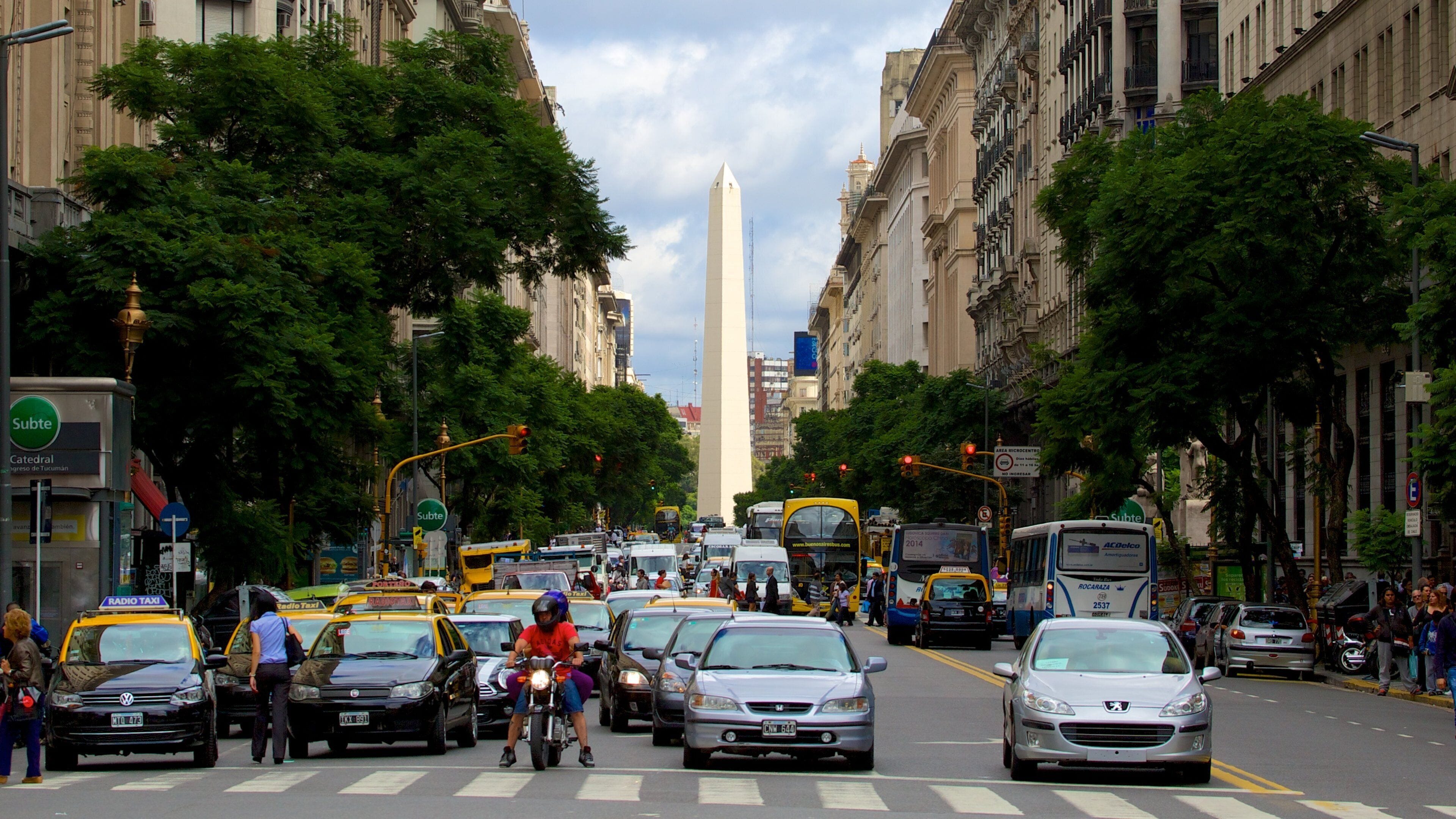 Buenos Aires which includes a city and street scenes