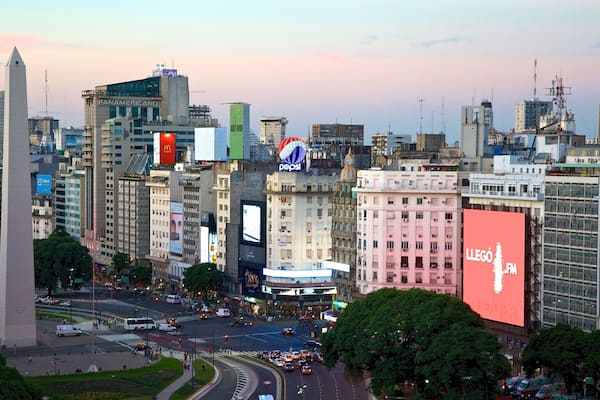 Buenos Aires welches beinhaltet Stadt und Sonnenuntergang
