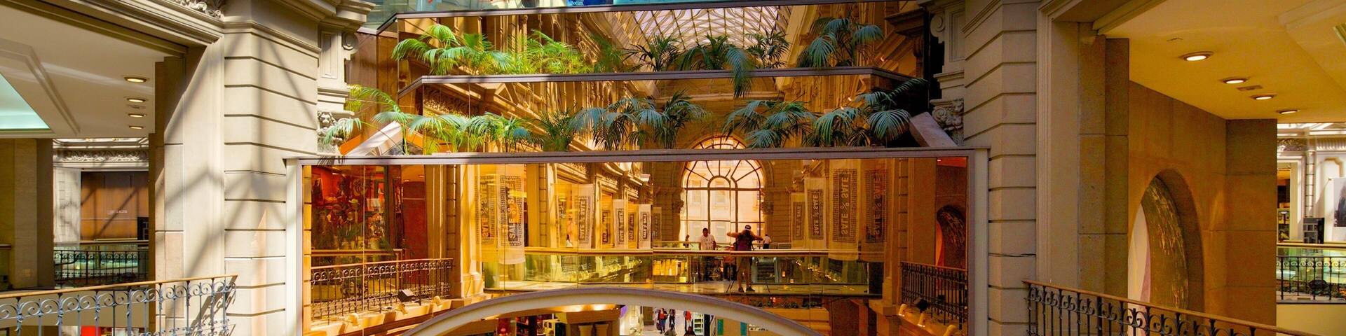 Calle Florida mettant en vedette vues intérieures