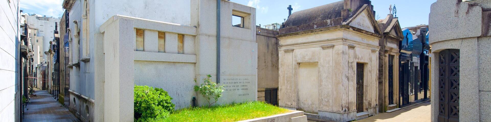 Recoleta Cemetery which includes a cemetery