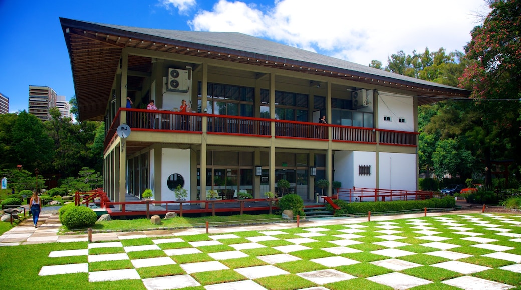 Japanese Garden showing a park