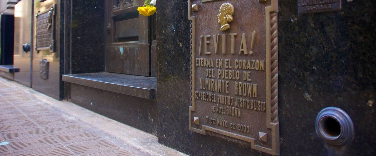 Chacarita Cemetery showing signage