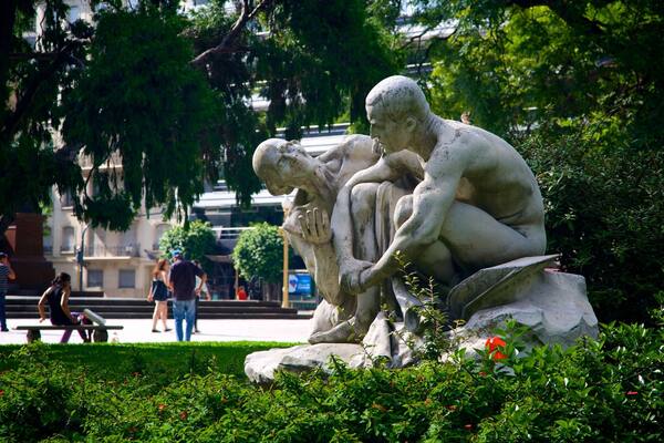 Plaza San Martin featuring a garden and a statue or sculpture