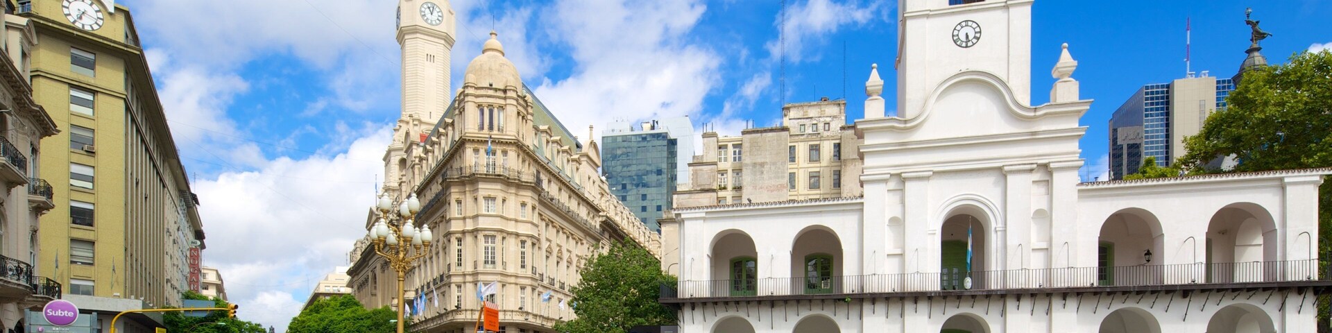 Cabildo 其中包括 歷史建築, 城市 和 街道景色