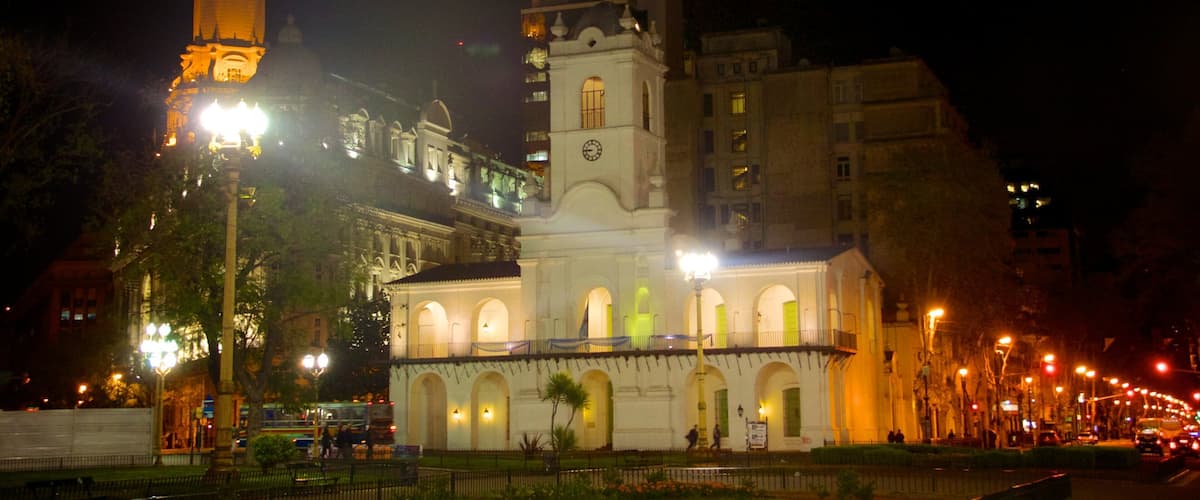 Cabildo which includes heritage architecture, night scenes and a city