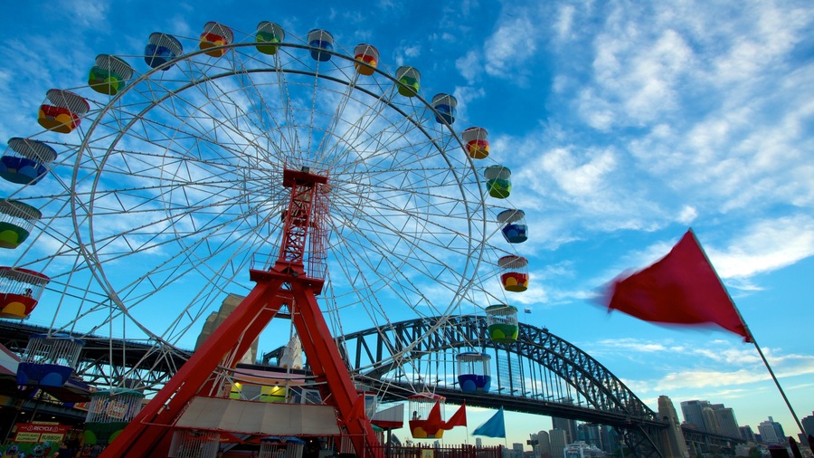 Luna Park showing rides