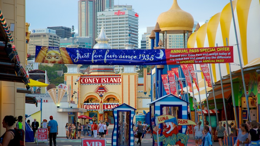 Luna Park which includes a skyscraper, street scenes and a city
