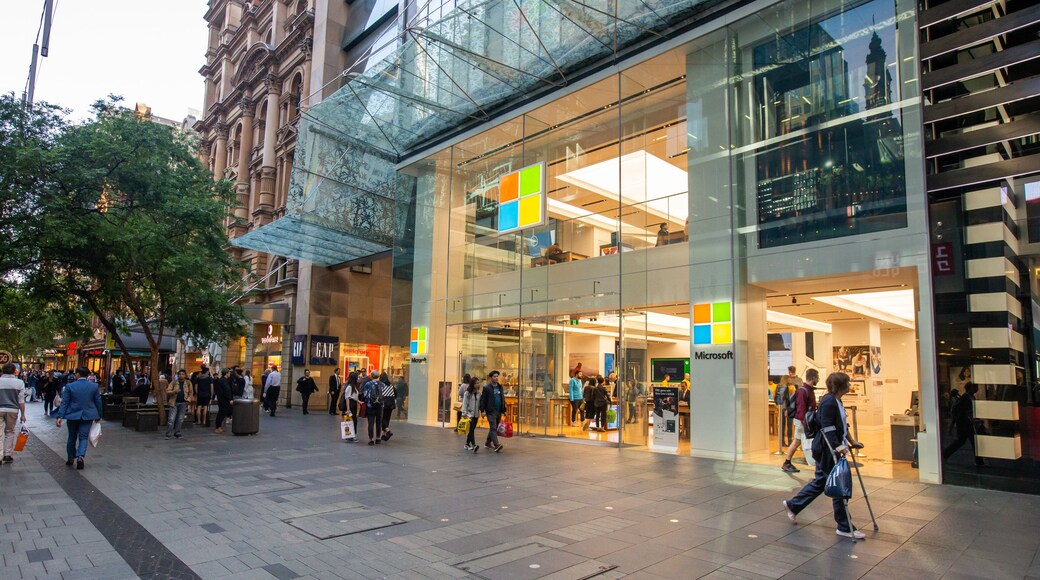 Pitt Street Mall featuring street scenes and a city