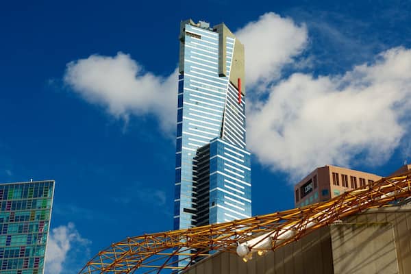 Eureka Tower which includes skyline, a city and central business district