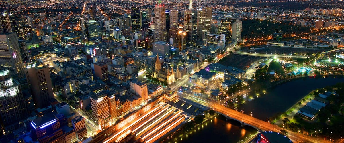 Eureka Tower ofreciendo una ciudad, distrito financiero central y escenas nocturnas