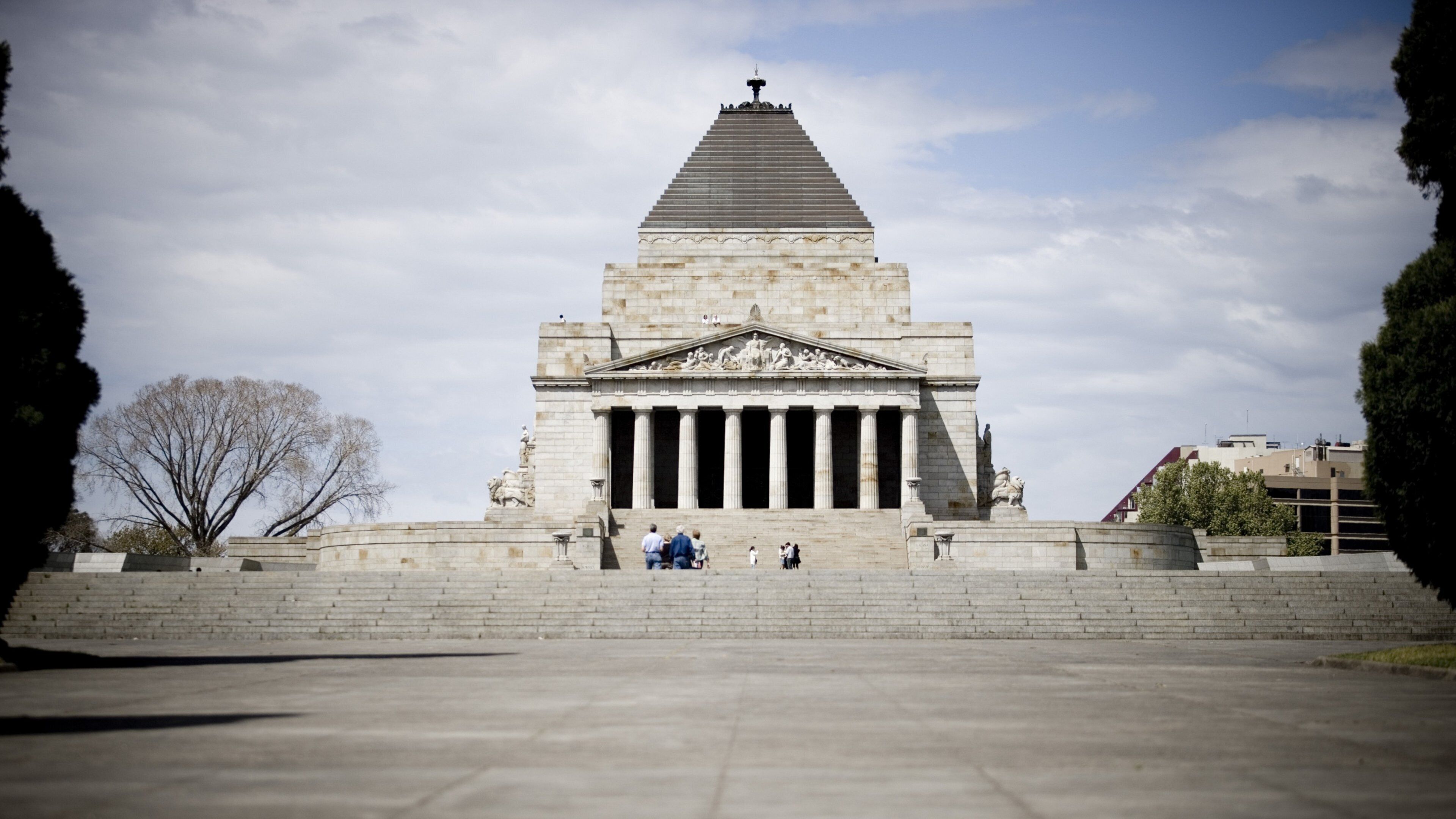 Shrine of Remembrance which includes religious aspects, heritage architecture and a memorial