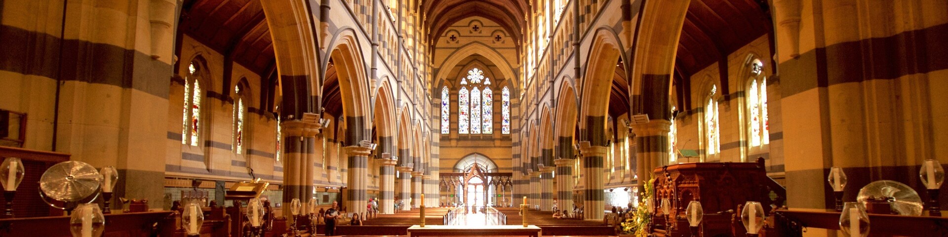 St Paul\'s Cathedral que incluye vistas de interior, una iglesia o catedral y arquitectura patrimonial