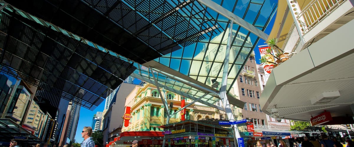 Queen Street Mall mostrando compras, una ciudad y escenas urbanas