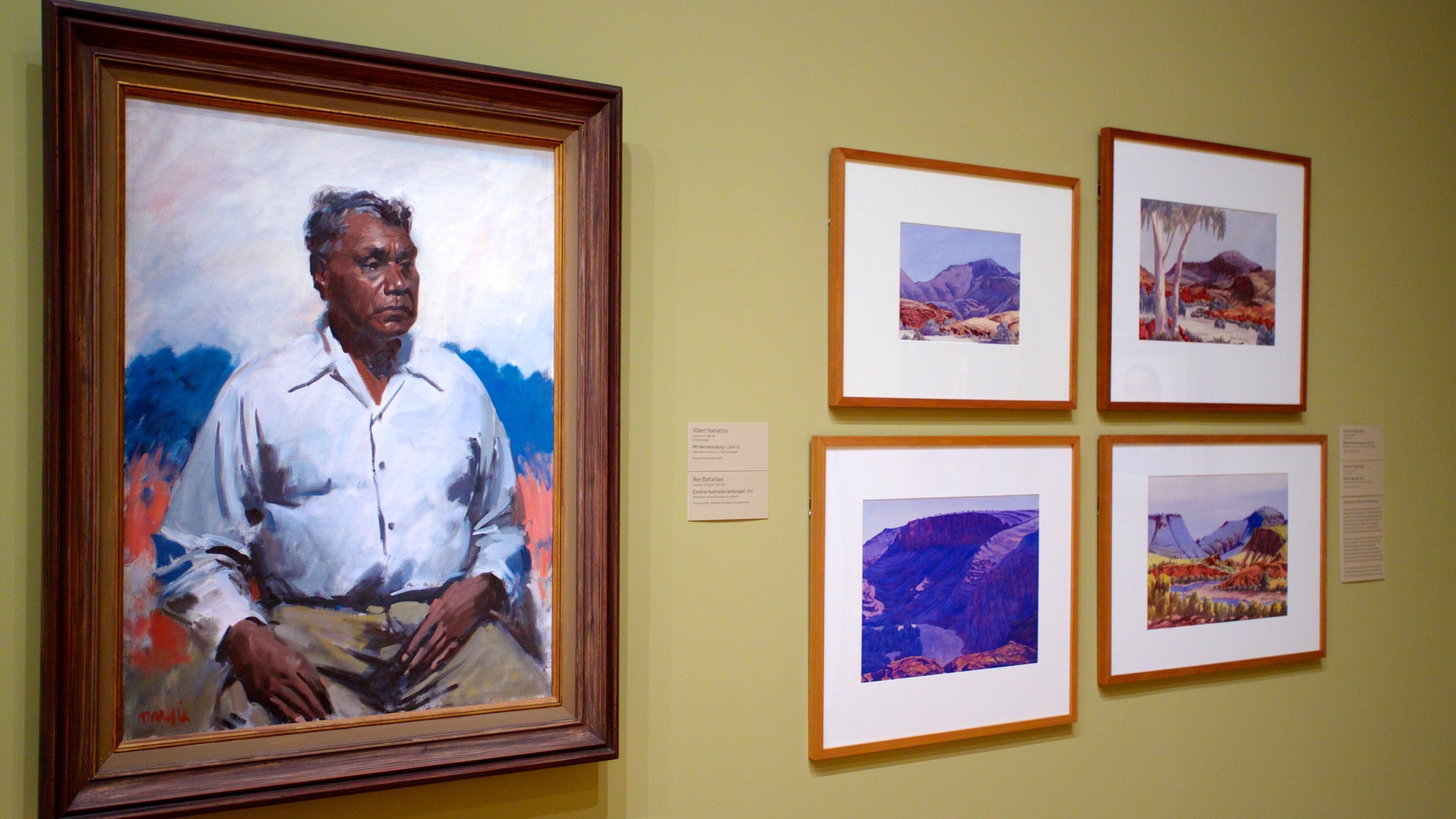 Queensland Art Gallery ofreciendo arte y vistas de interior