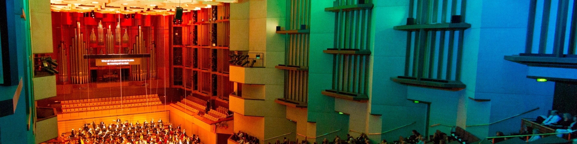 Queensland Performing Arts Centre ofreciendo escenas de teatro, vista interna y arte escénico