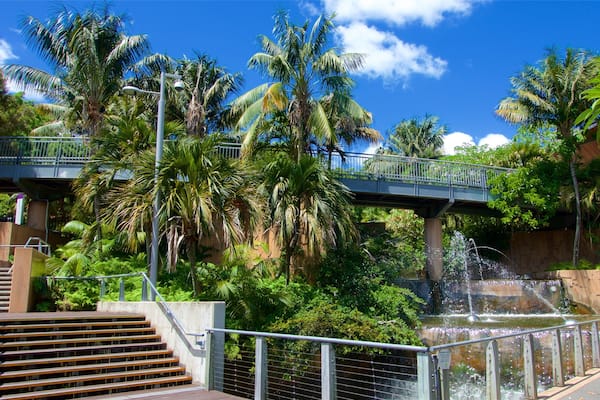 Roma Street Parkland johon kuuluu puisto ja lÀhde