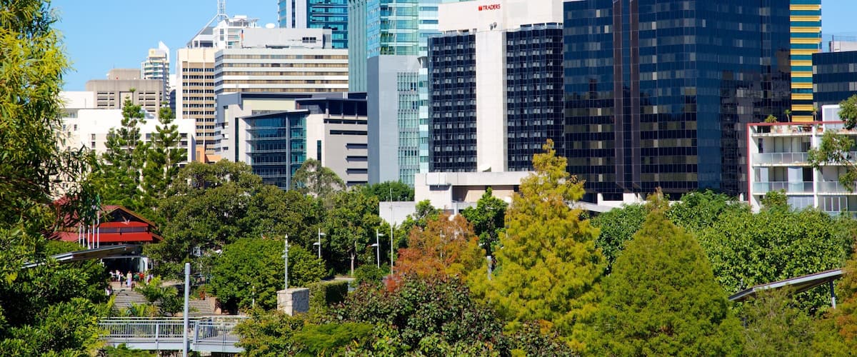 Roma Street Parkland mostrando vista a la ciudad, una ciudad y un rascacielos