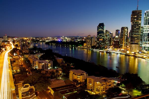 Pont Story Bridge montrant silhouettes urbaines, riviĂšre ou ruisseau et scĂšnes de nuit