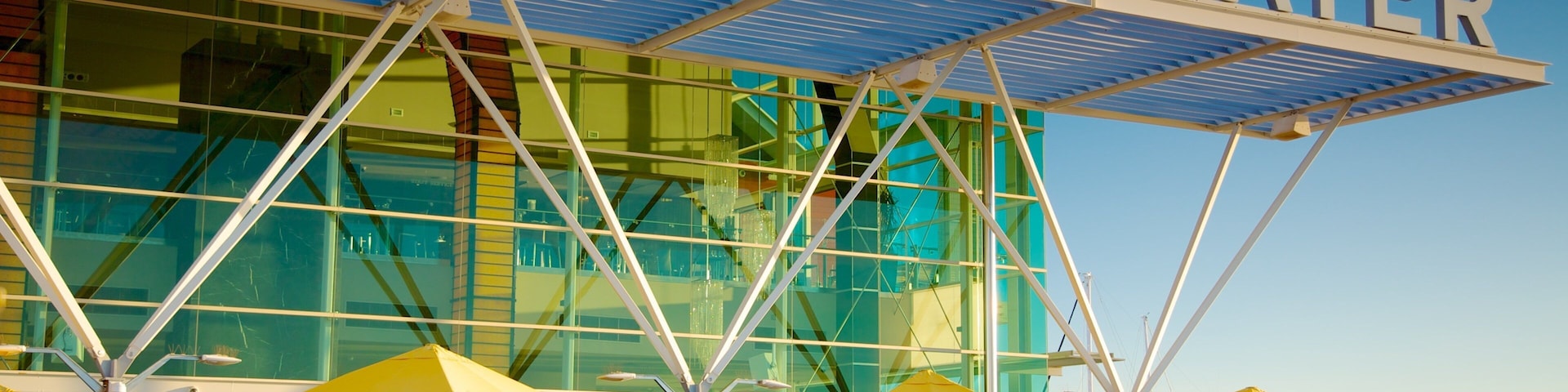 Hillarys Boat Harbour showing modern architecture and signage