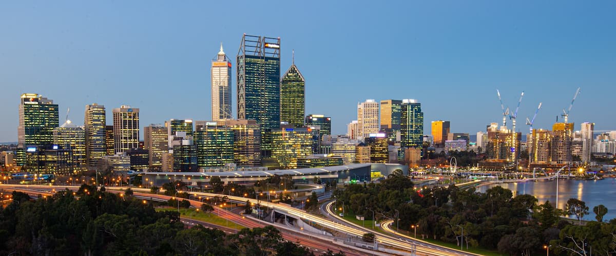 Kings Park and Botanic Garden showing a city and landscape views