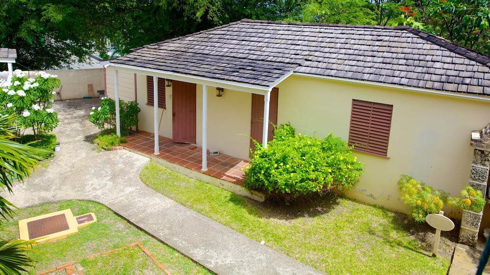 George Washington House featuring heritage elements and a house