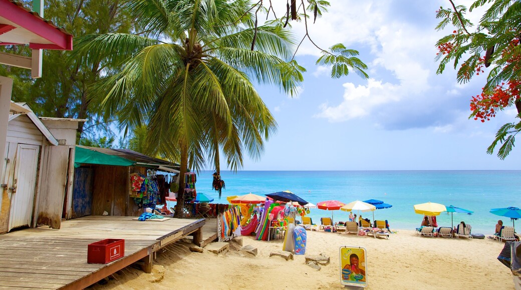 Mullins Beach fasiliteter samt tropisk landskap, kystby og marked