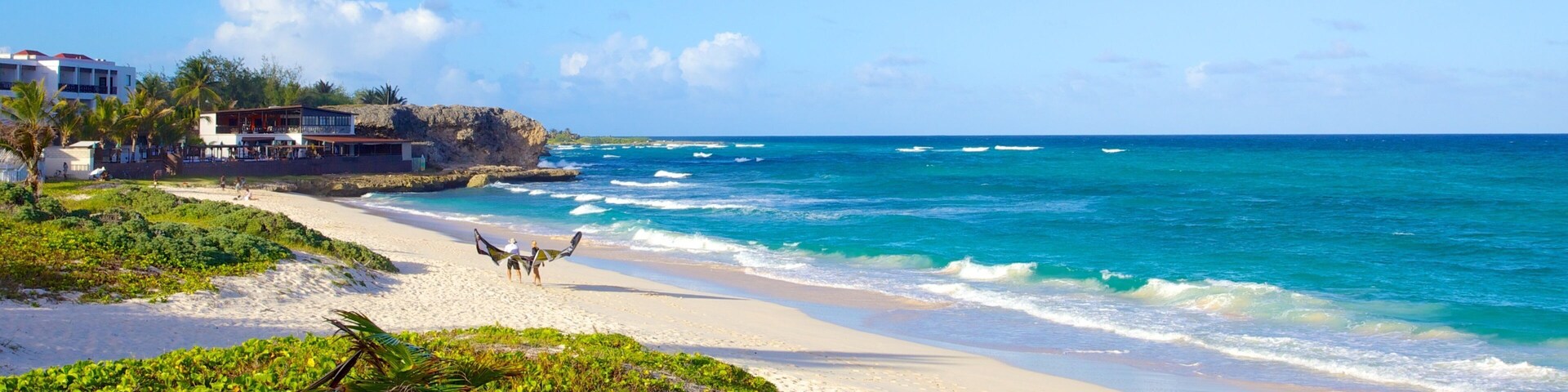 Playa Silver Sands mostrando una playa, vista panorámica y una ciudad costera