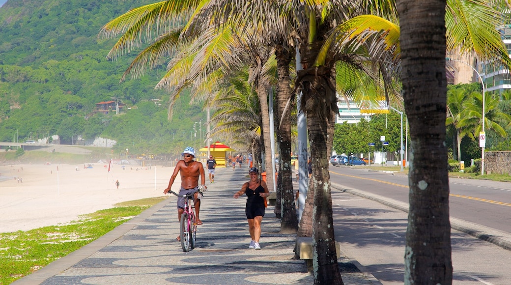 Praia de São Conrado caracterizando cenas de rua e ciclismo