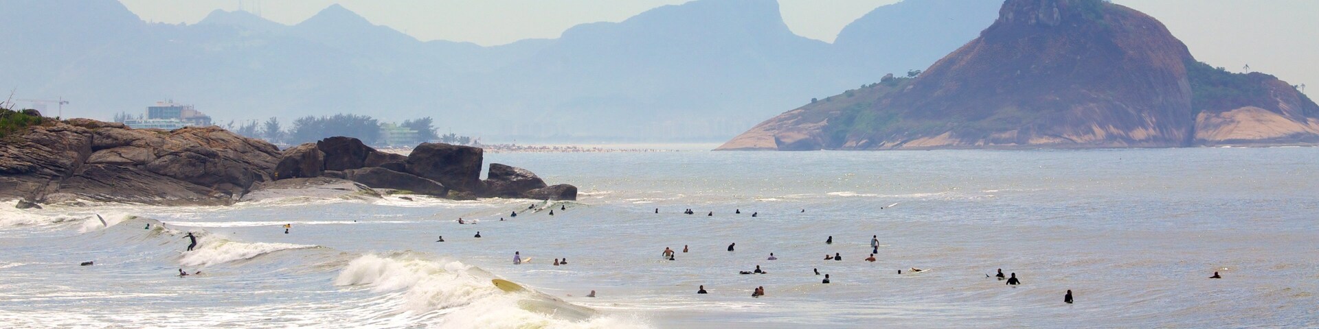 Prainha showing waves and general coastal views