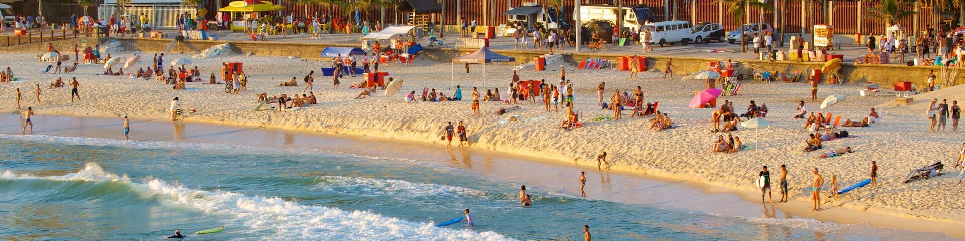 Rio de Janeiro showing a sandy beach