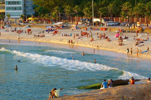 Plage de l\'Arpoador qui includes plage
